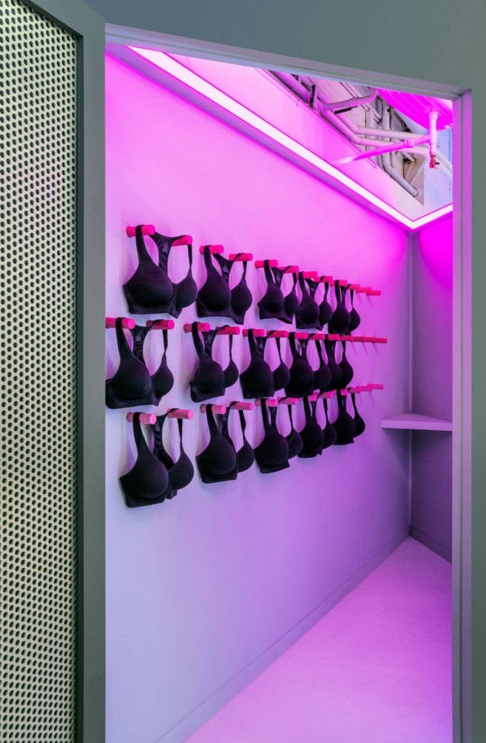 超時尚的霓虹設計，Nike專為女性打造期間限定店 1