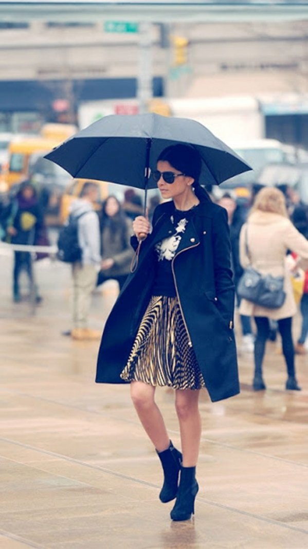 how to dress stylish in raining day. 1