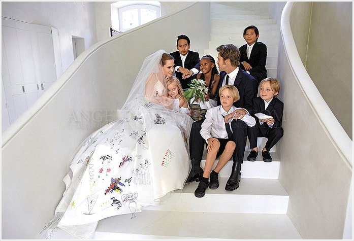 Angelina Jolie 婚紗照釋出，和Brad Pitt與孩子們一起洋溢幸福光輝 6