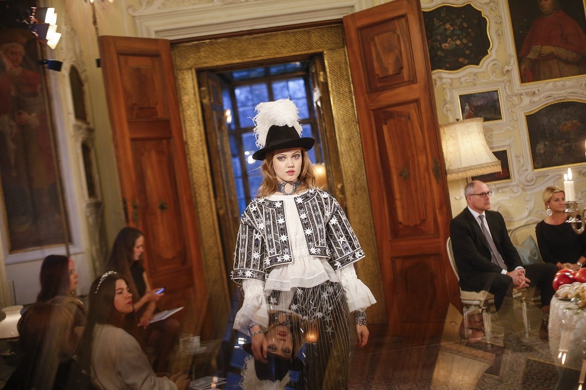 重返奧匈帝國的榮耀時代：Chanel移師薩爾斯堡舉辦2015早秋大秀 10
