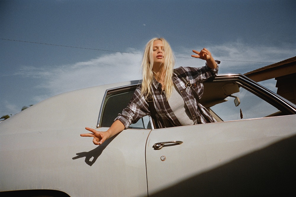 pacific girls:冬日下的加州海岸阳光,pull&bear 发布秋冬女装广告